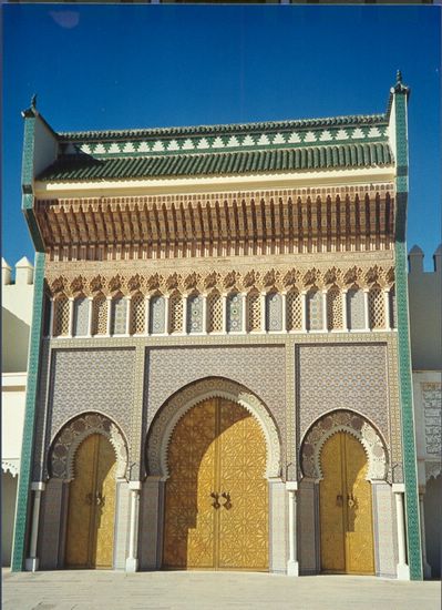 bo j'habite acoté du palais là c'est ca porte